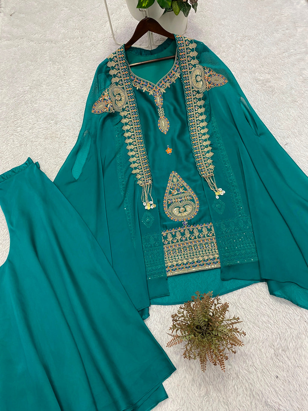 Sundartaa™ Varnika Set