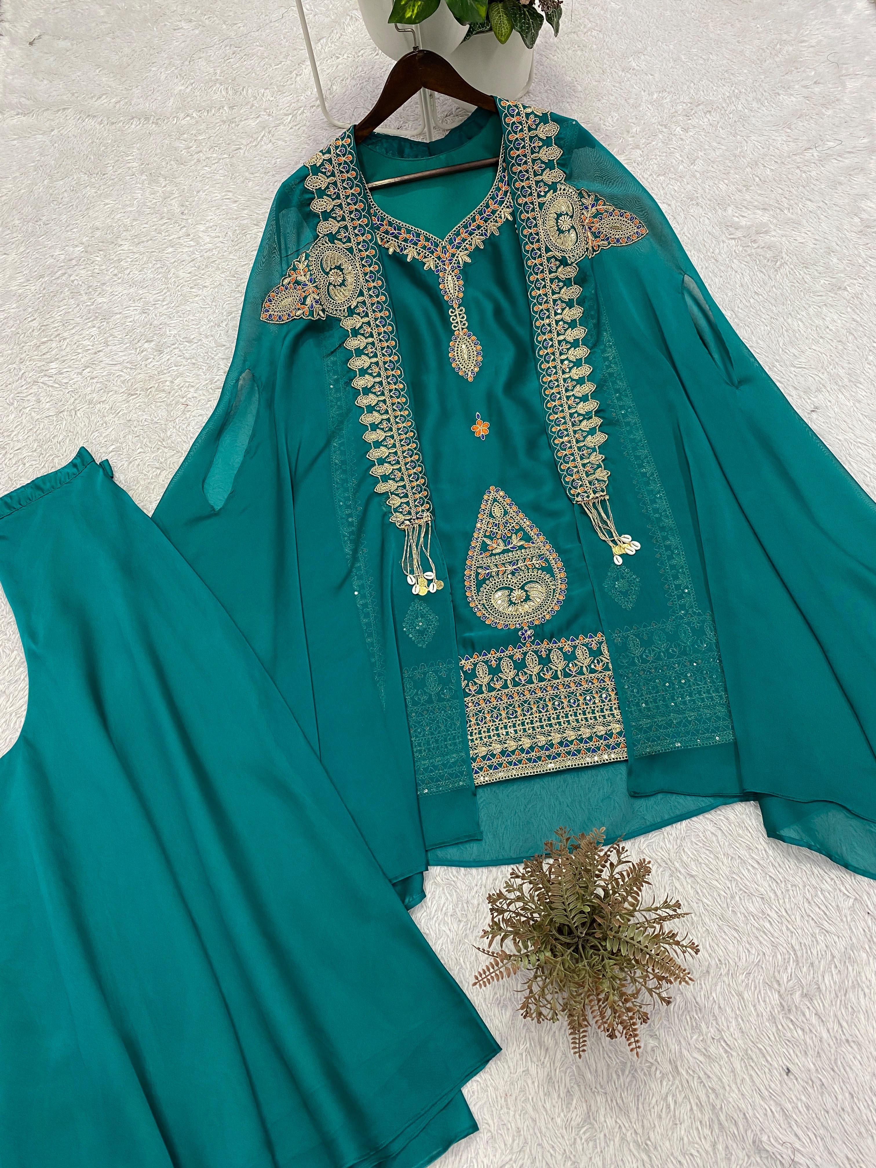 Sundartaa™ Varnika Set