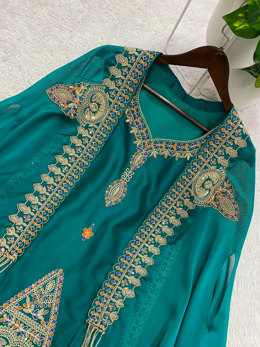 Sundartaa™ Varnika Set